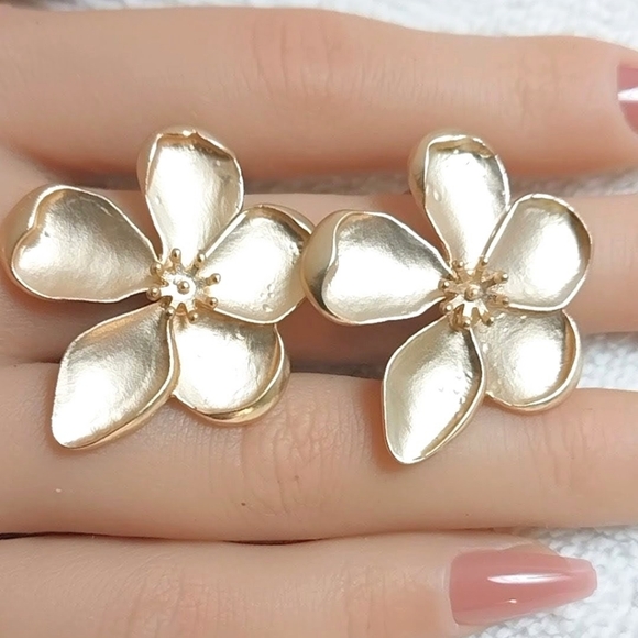 Vintage Earring Lot Floral, Twisted, Oval Doorknocker - Picture 9 of 12